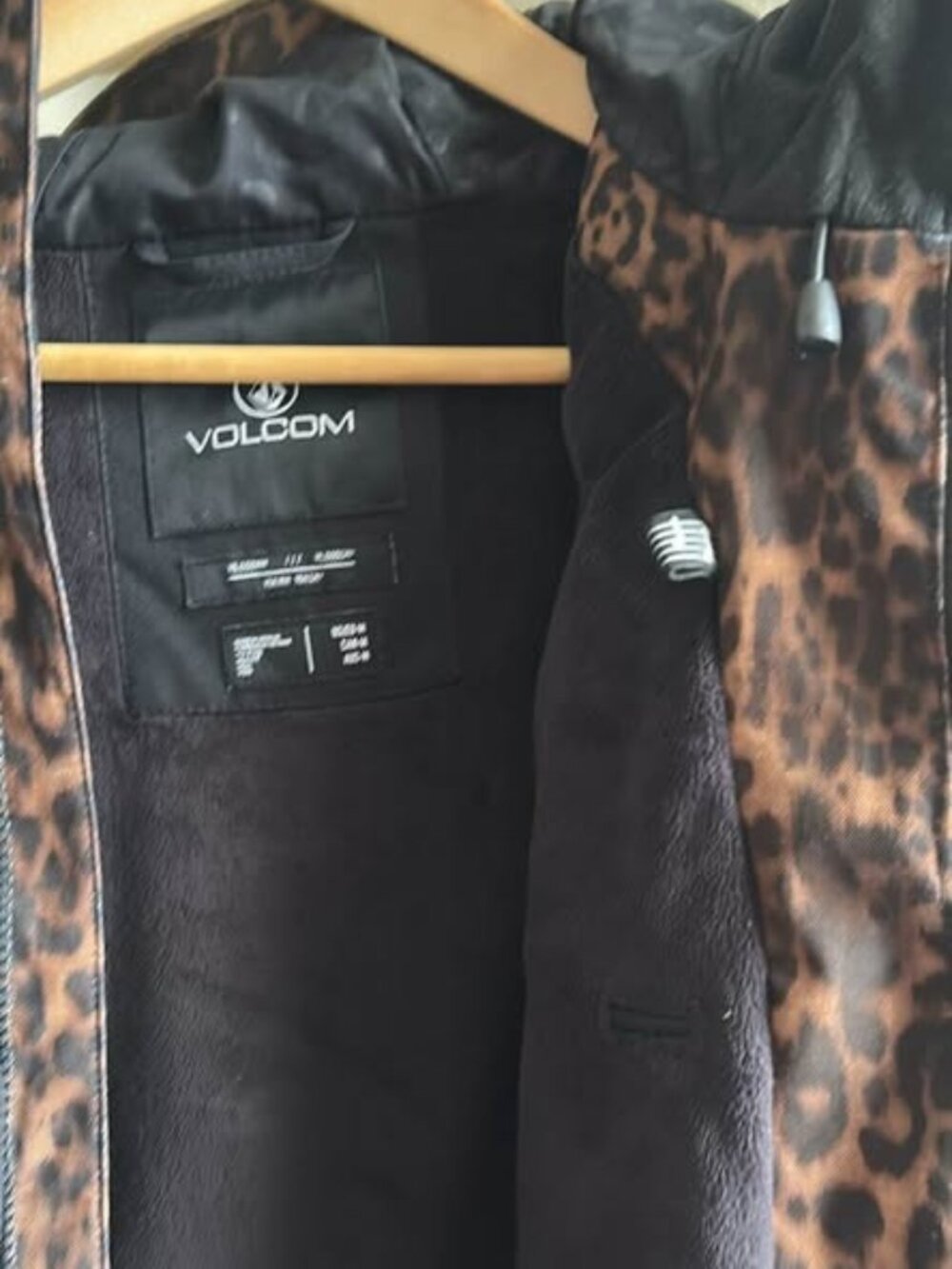 Volcom Kuma Jacket, Black - Women’s Medium - Picture 7 of 8